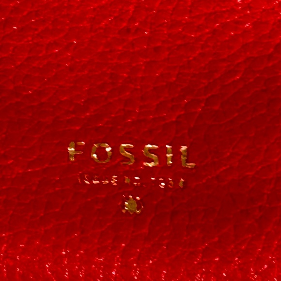Fossil, Red Leather Woman’s Wristlet Wallet. - Picture 3 of 10